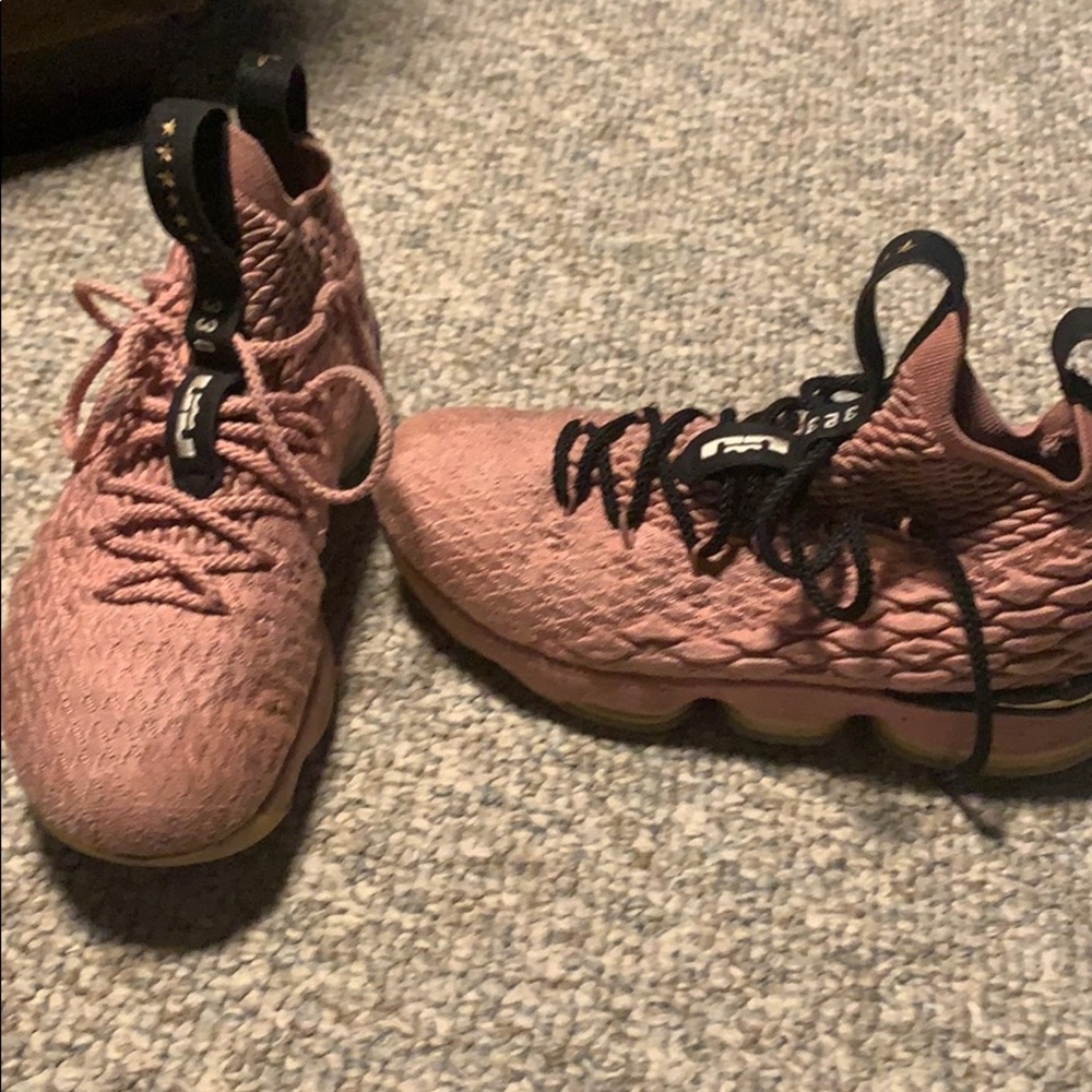 Basketball shoes